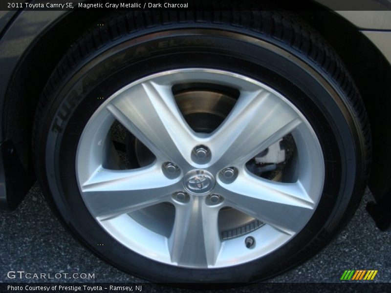 Magnetic Gray Metallic / Dark Charcoal 2011 Toyota Camry SE