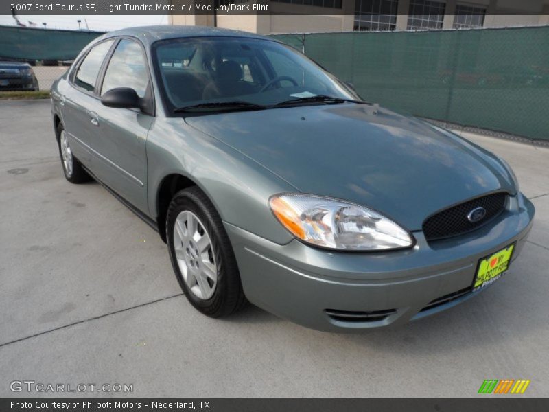 Light Tundra Metallic / Medium/Dark Flint 2007 Ford Taurus SE