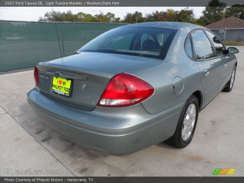 Light Tundra Metallic / Medium/Dark Flint 2007 Ford Taurus SE