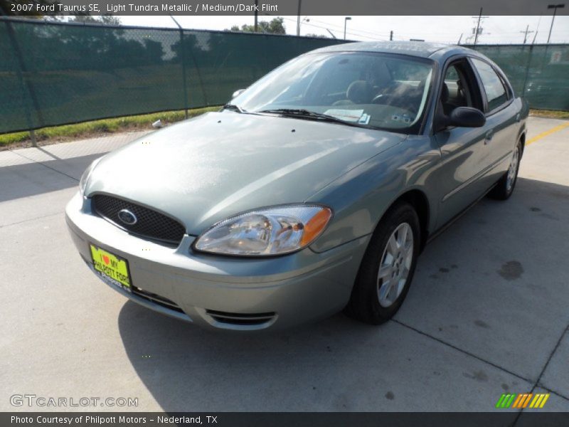 Light Tundra Metallic / Medium/Dark Flint 2007 Ford Taurus SE