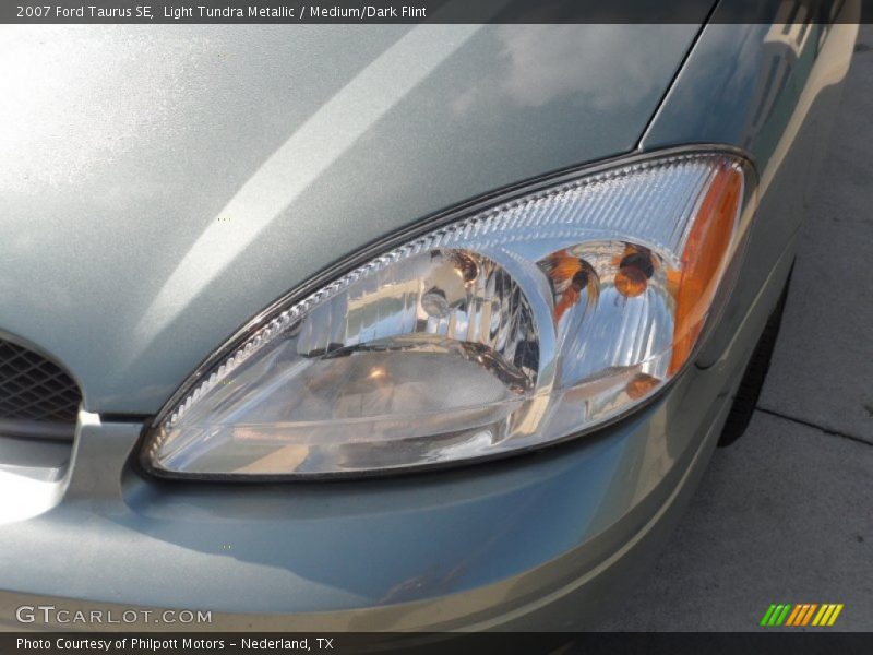Light Tundra Metallic / Medium/Dark Flint 2007 Ford Taurus SE