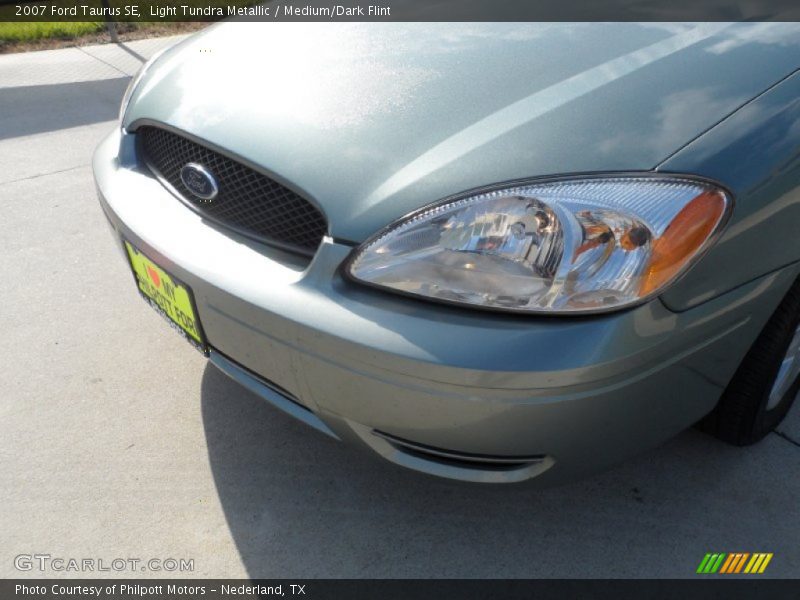 Light Tundra Metallic / Medium/Dark Flint 2007 Ford Taurus SE