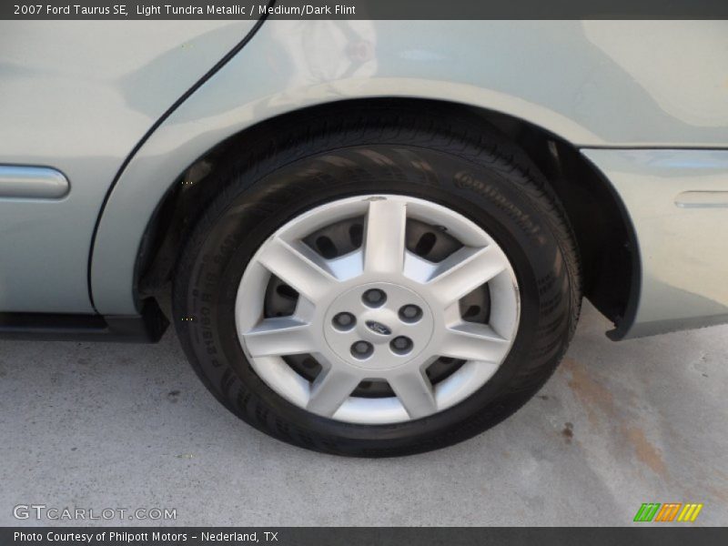 Light Tundra Metallic / Medium/Dark Flint 2007 Ford Taurus SE
