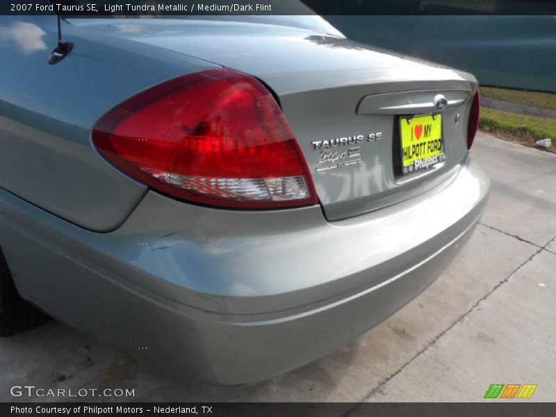 Light Tundra Metallic / Medium/Dark Flint 2007 Ford Taurus SE