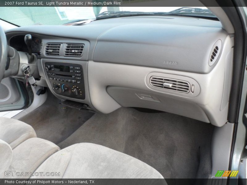Light Tundra Metallic / Medium/Dark Flint 2007 Ford Taurus SE