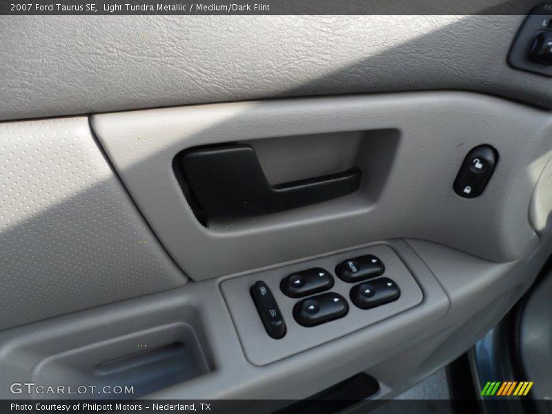 Light Tundra Metallic / Medium/Dark Flint 2007 Ford Taurus SE