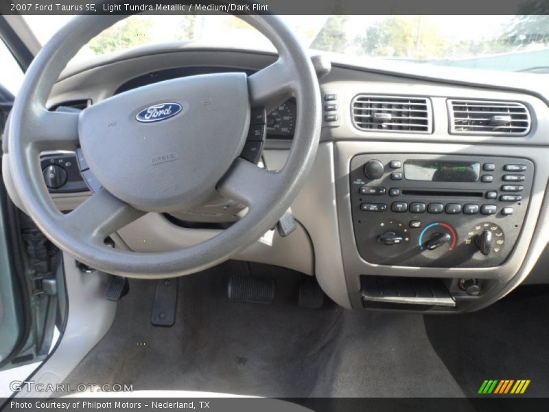 Light Tundra Metallic / Medium/Dark Flint 2007 Ford Taurus SE