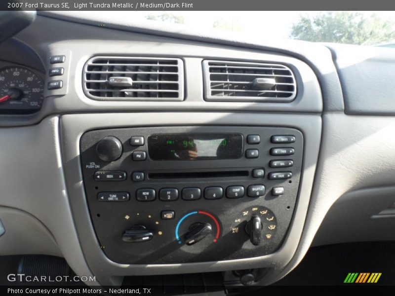 Light Tundra Metallic / Medium/Dark Flint 2007 Ford Taurus SE