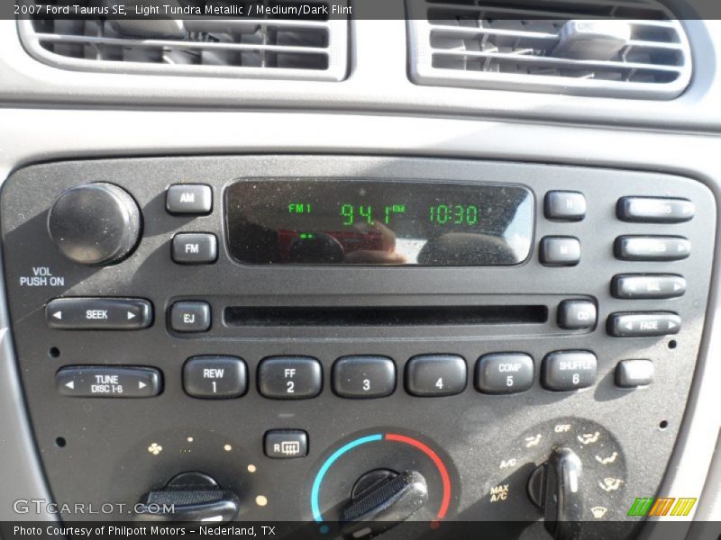 Light Tundra Metallic / Medium/Dark Flint 2007 Ford Taurus SE