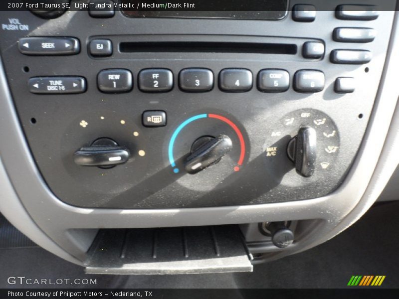 Light Tundra Metallic / Medium/Dark Flint 2007 Ford Taurus SE