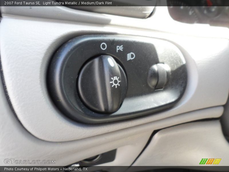 Light Tundra Metallic / Medium/Dark Flint 2007 Ford Taurus SE