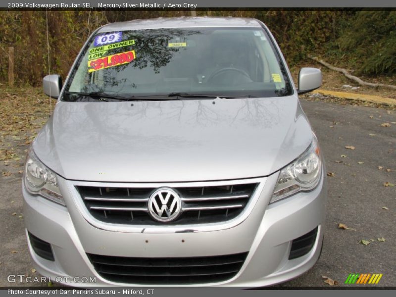 Mercury Sliver Metallic / Aero Grey 2009 Volkswagen Routan SEL