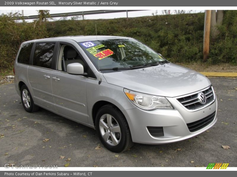 Mercury Sliver Metallic / Aero Grey 2009 Volkswagen Routan SEL