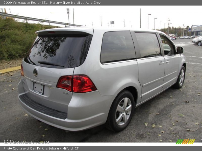 Mercury Sliver Metallic / Aero Grey 2009 Volkswagen Routan SEL
