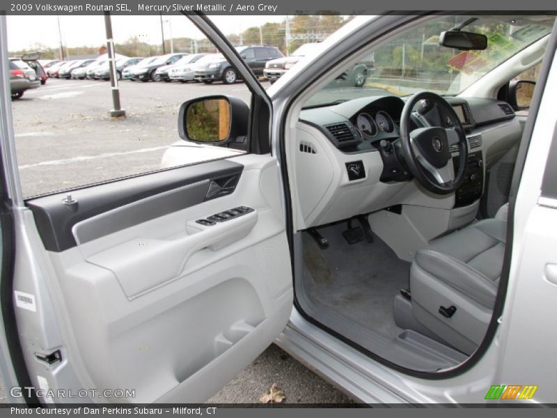 Mercury Sliver Metallic / Aero Grey 2009 Volkswagen Routan SEL