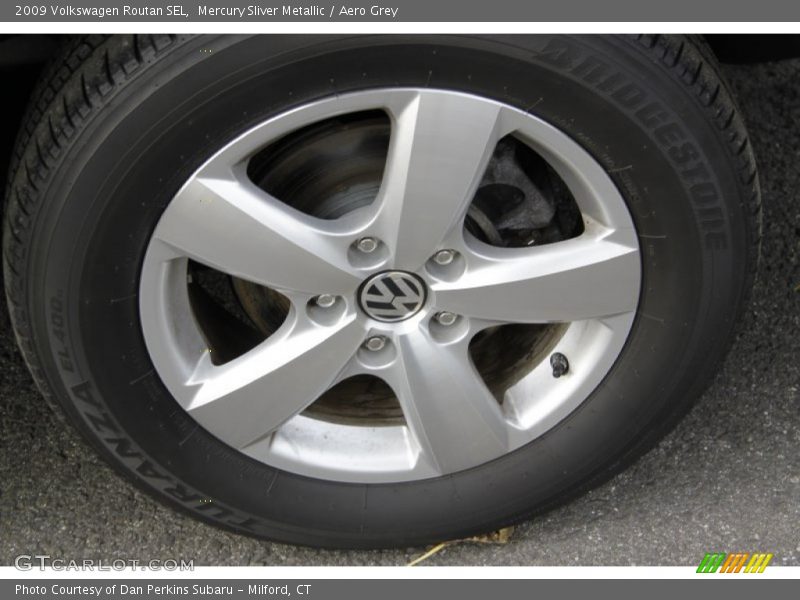 Mercury Sliver Metallic / Aero Grey 2009 Volkswagen Routan SEL