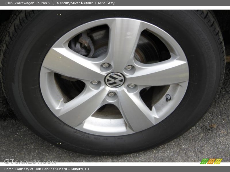 Mercury Sliver Metallic / Aero Grey 2009 Volkswagen Routan SEL