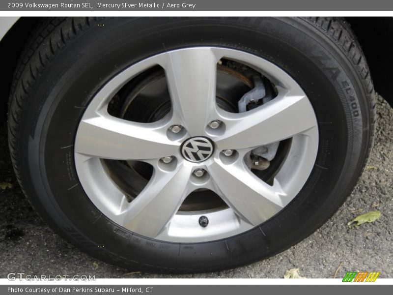 Mercury Sliver Metallic / Aero Grey 2009 Volkswagen Routan SEL