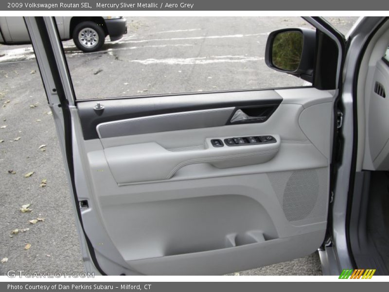 Mercury Sliver Metallic / Aero Grey 2009 Volkswagen Routan SEL