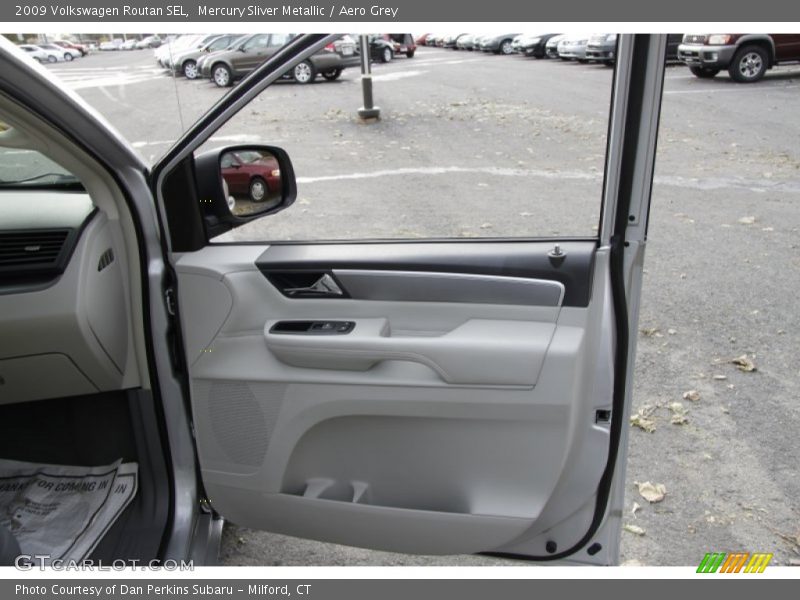 Mercury Sliver Metallic / Aero Grey 2009 Volkswagen Routan SEL