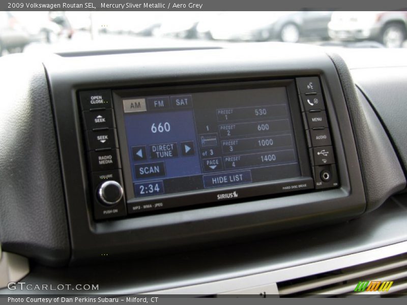 Mercury Sliver Metallic / Aero Grey 2009 Volkswagen Routan SEL