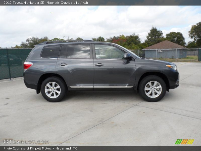 Magnetic Gray Metallic / Ash 2012 Toyota Highlander SE