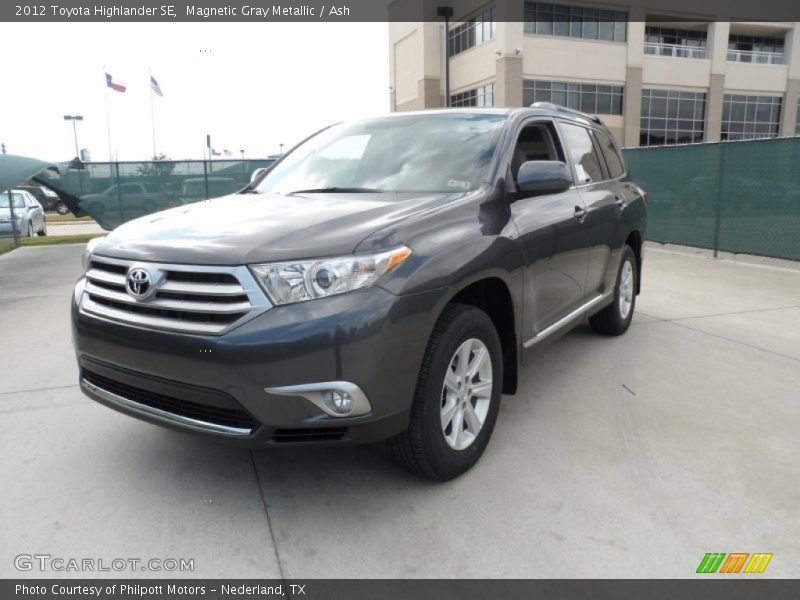 Magnetic Gray Metallic / Ash 2012 Toyota Highlander SE