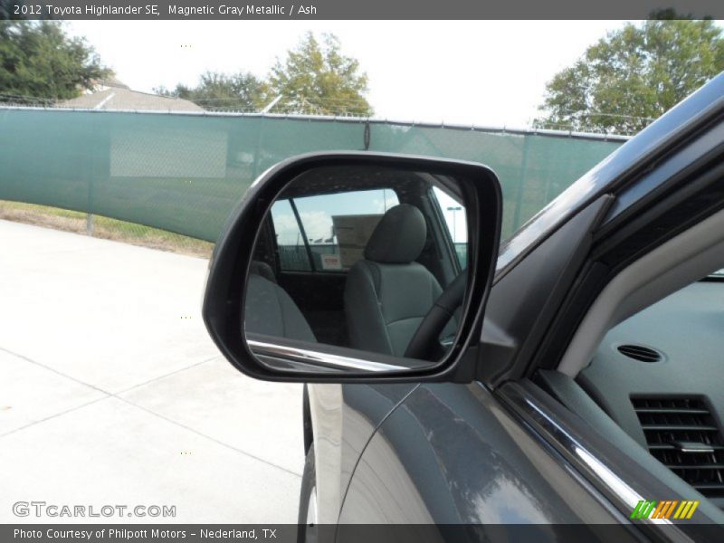 Magnetic Gray Metallic / Ash 2012 Toyota Highlander SE