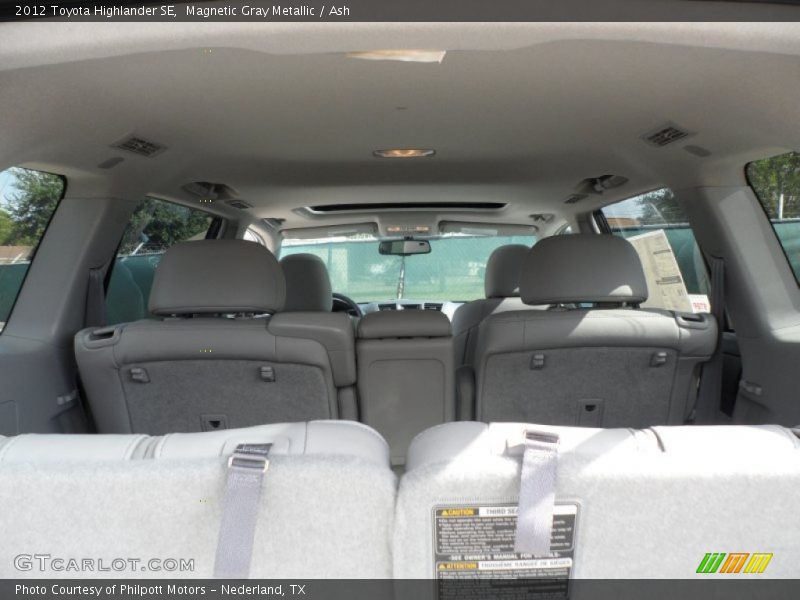 Magnetic Gray Metallic / Ash 2012 Toyota Highlander SE