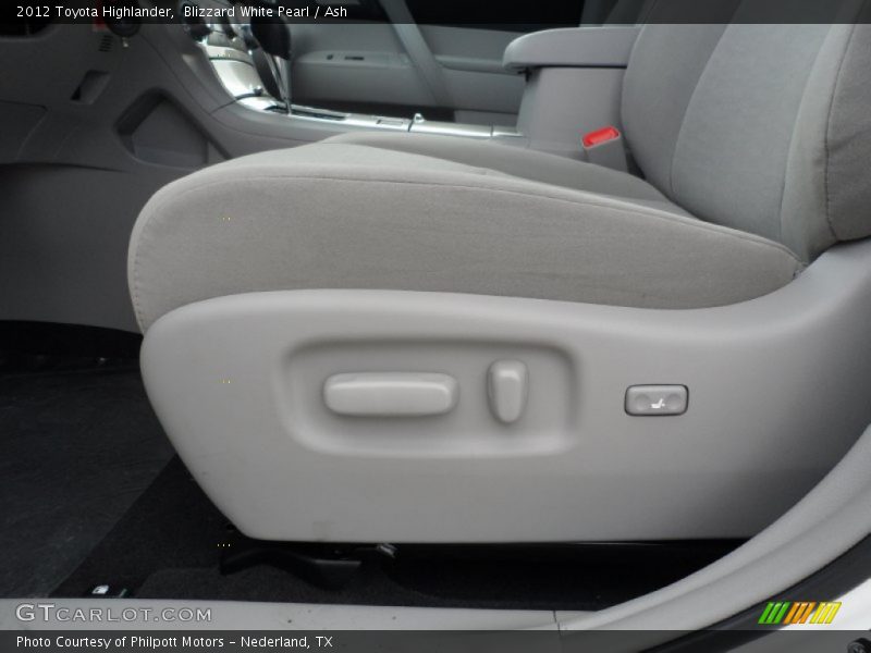 Blizzard White Pearl / Ash 2012 Toyota Highlander