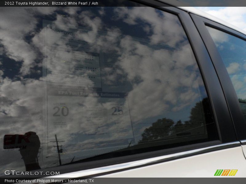 Blizzard White Pearl / Ash 2012 Toyota Highlander