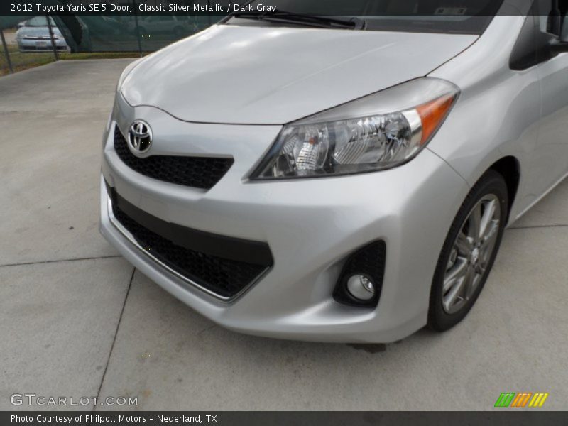 Classic Silver Metallic / Dark Gray 2012 Toyota Yaris SE 5 Door