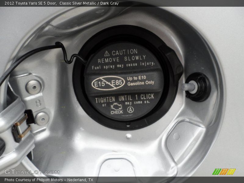 Classic Silver Metallic / Dark Gray 2012 Toyota Yaris SE 5 Door