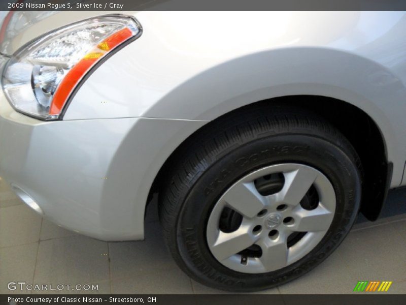 Silver Ice / Gray 2009 Nissan Rogue S