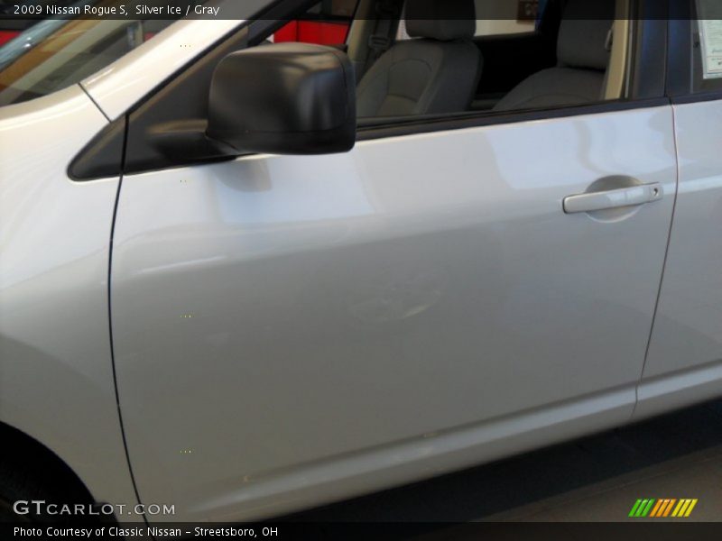 Silver Ice / Gray 2009 Nissan Rogue S