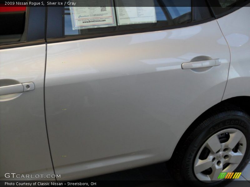 Silver Ice / Gray 2009 Nissan Rogue S