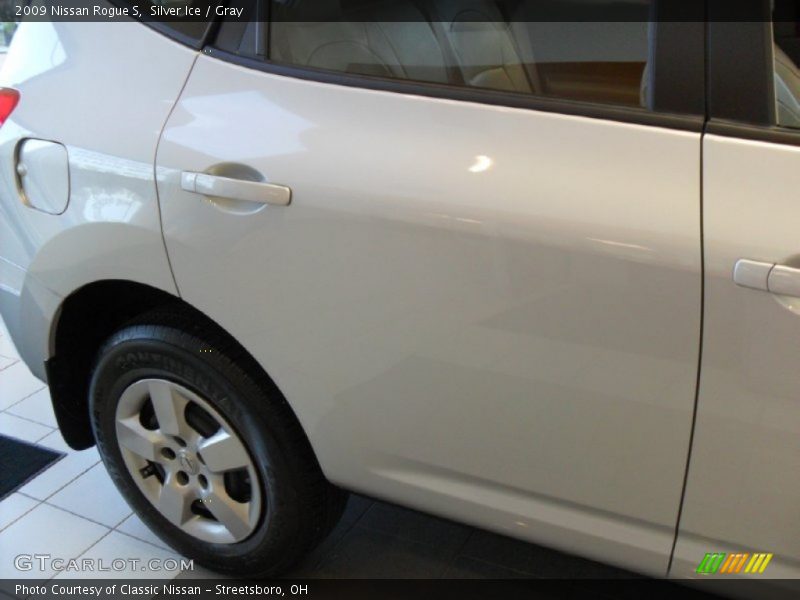 Silver Ice / Gray 2009 Nissan Rogue S