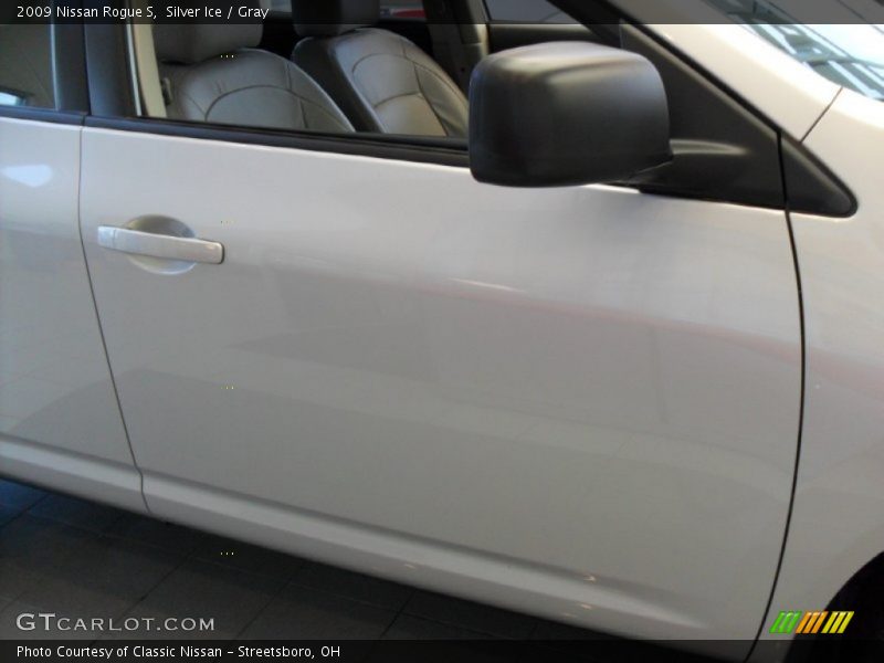 Silver Ice / Gray 2009 Nissan Rogue S
