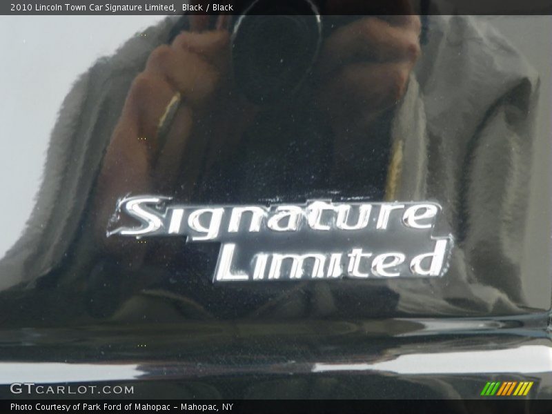  2010 Town Car Signature Limited Logo