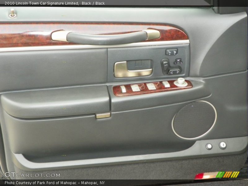 Black / Black 2010 Lincoln Town Car Signature Limited