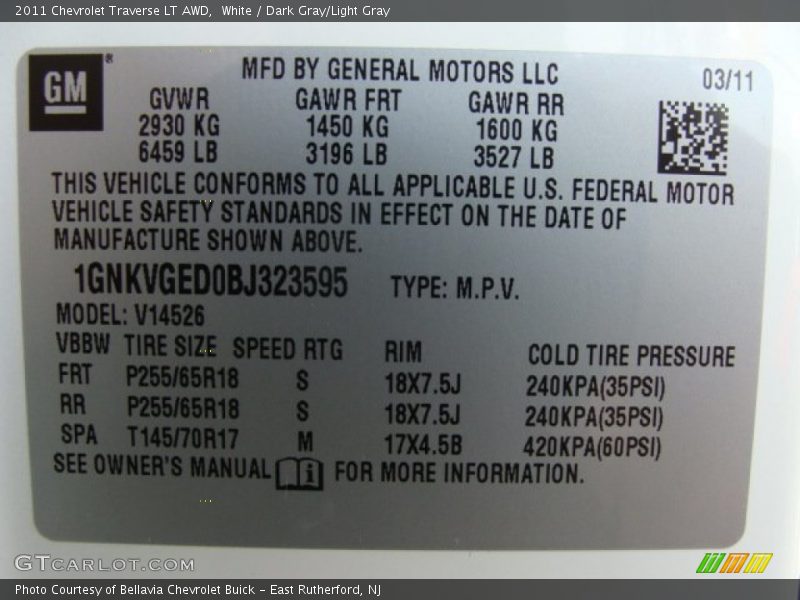 White / Dark Gray/Light Gray 2011 Chevrolet Traverse LT AWD