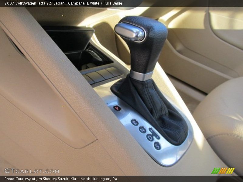 Campanella White / Pure Beige 2007 Volkswagen Jetta 2.5 Sedan