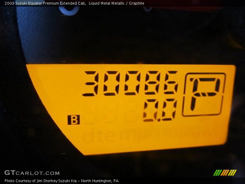 Liquid Metal Metallic / Graphite 2009 Suzuki Equator Premium Extended Cab