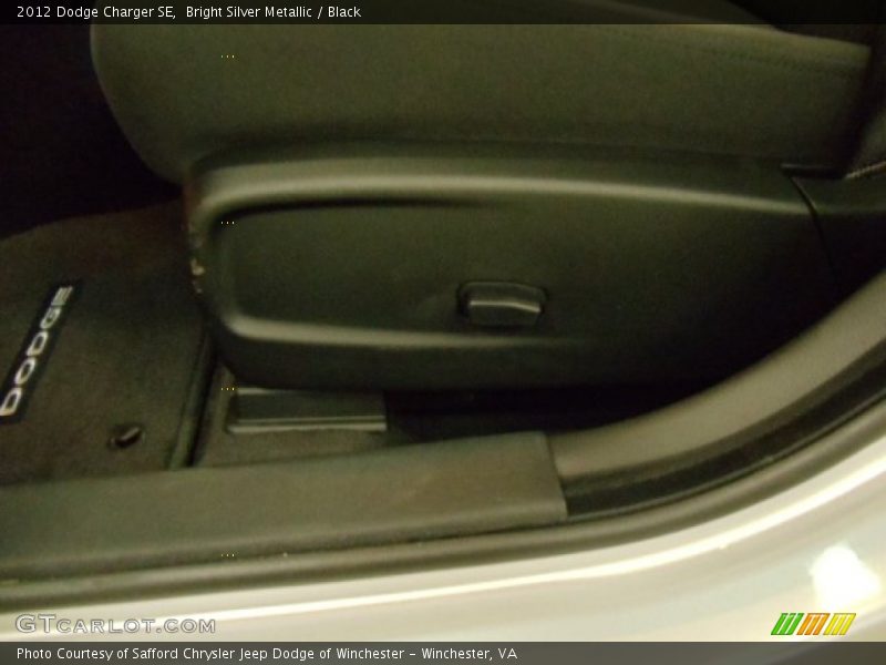 Bright Silver Metallic / Black 2012 Dodge Charger SE