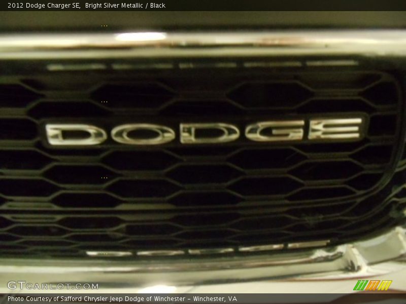 Bright Silver Metallic / Black 2012 Dodge Charger SE