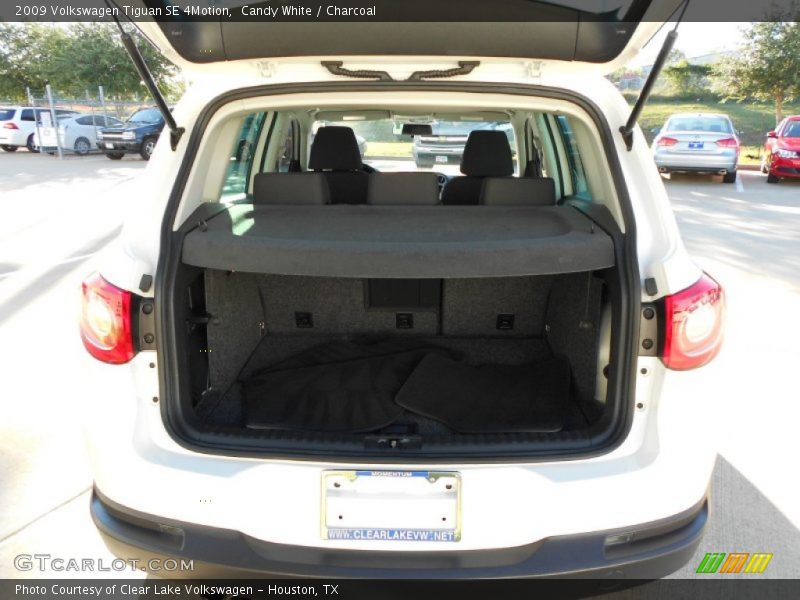 Candy White / Charcoal 2009 Volkswagen Tiguan SE 4Motion