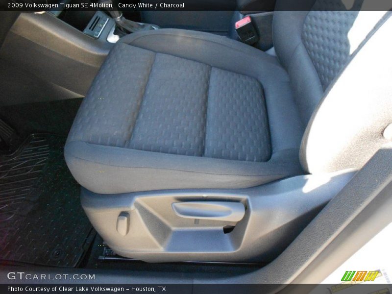 Candy White / Charcoal 2009 Volkswagen Tiguan SE 4Motion