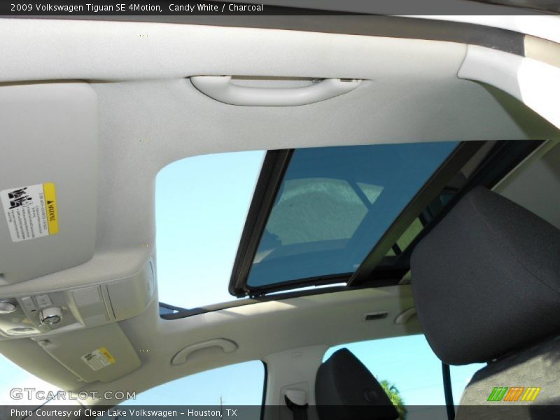 Candy White / Charcoal 2009 Volkswagen Tiguan SE 4Motion