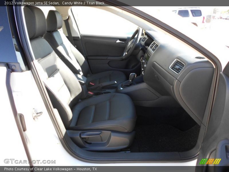 Candy White / Titan Black 2012 Volkswagen Jetta SE Sedan