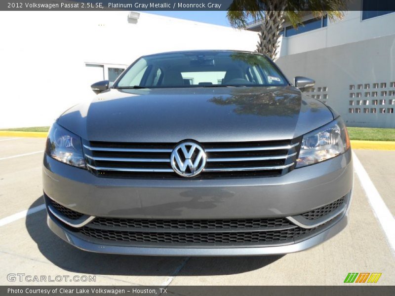 Platinum Gray Metallic / Moonrock Gray 2012 Volkswagen Passat 2.5L SE